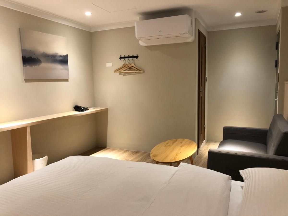 Yoshi Hotel - Tainan Station Branch Exterior photo
