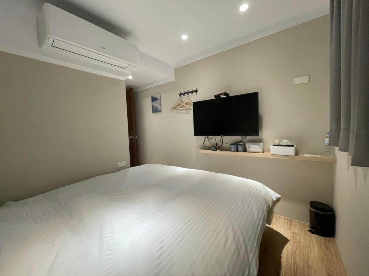 Yoshi Hotel - Tainan Station Branch Exterior photo