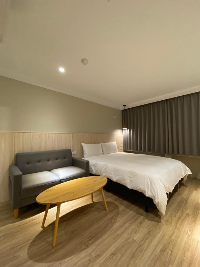 Yoshi Hotel - Tainan Station Branch Exterior photo