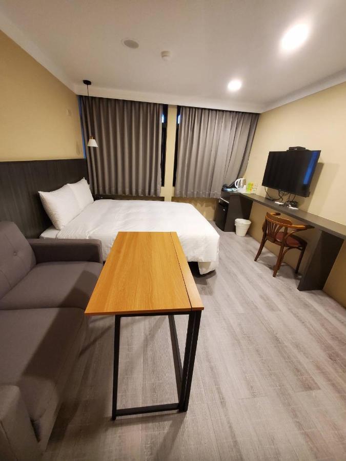 Yoshi Hotel - Tainan Station Branch Exterior photo