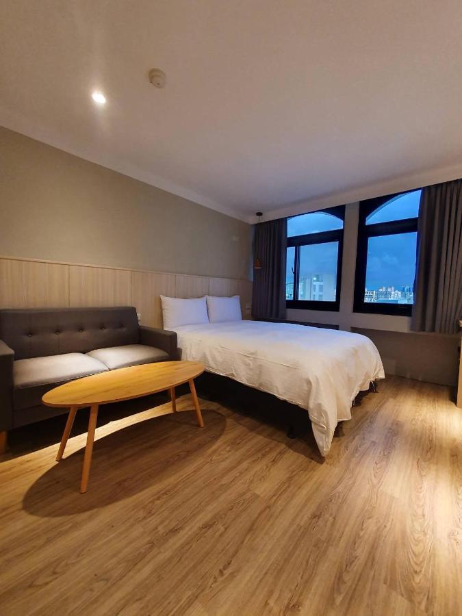 Yoshi Hotel - Tainan Station Branch Exterior photo