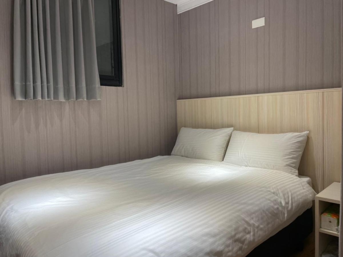 Yoshi Hotel - Tainan Station Branch Exterior photo