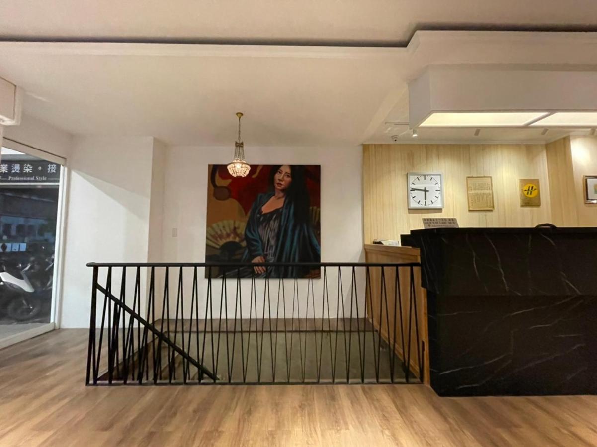 Yoshi Hotel - Tainan Station Branch Exterior photo