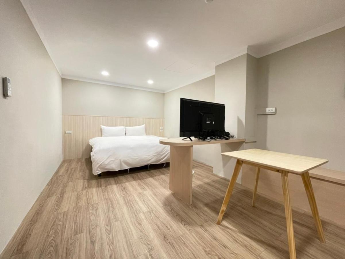 Yoshi Hotel - Tainan Station Branch Exterior photo