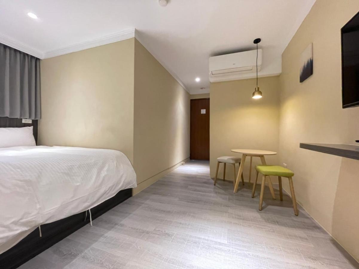 Yoshi Hotel - Tainan Station Branch Exterior photo
