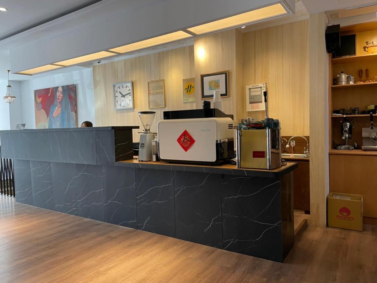 Yoshi Hotel - Tainan Station Branch Exterior photo