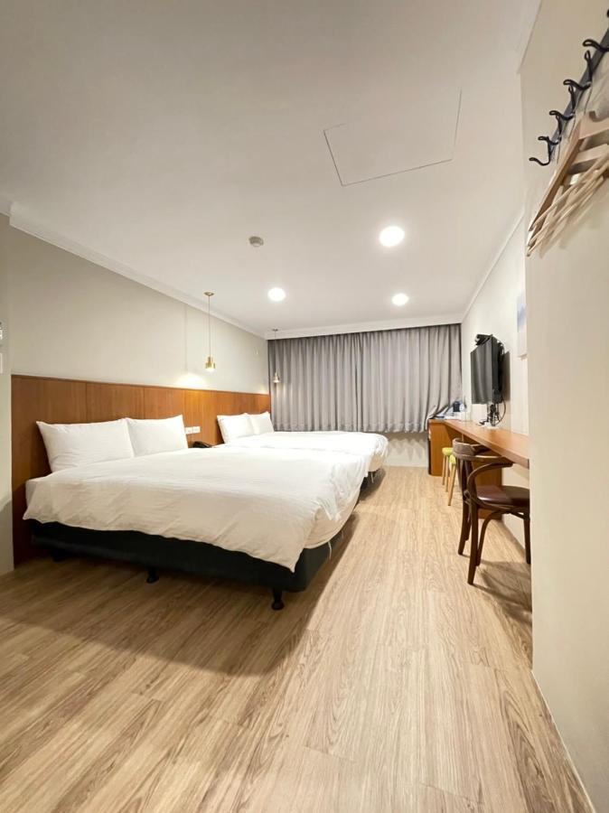Yoshi Hotel - Tainan Station Branch Exterior photo