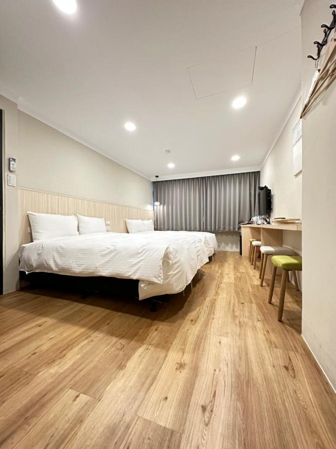 Yoshi Hotel - Tainan Station Branch Exterior photo